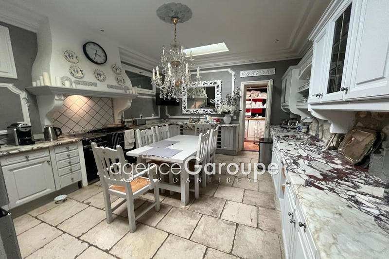 Maison - 300 m² - 8 pièces