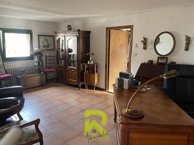 Propriété - 211 m² - 6 pièces