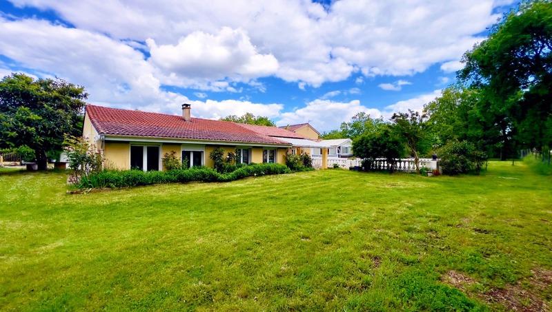 Maison - 300 m² - 9 pièces