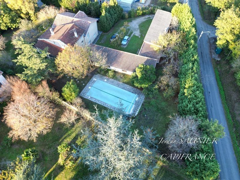 Maison - 230 m² - 10 pièces