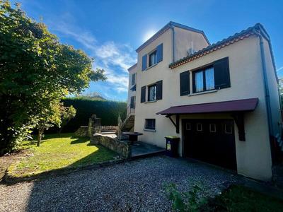 Maison - 1 m² - 6 pièces