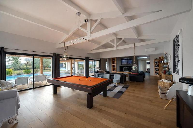 Maison - 280 m² - 6 pièces