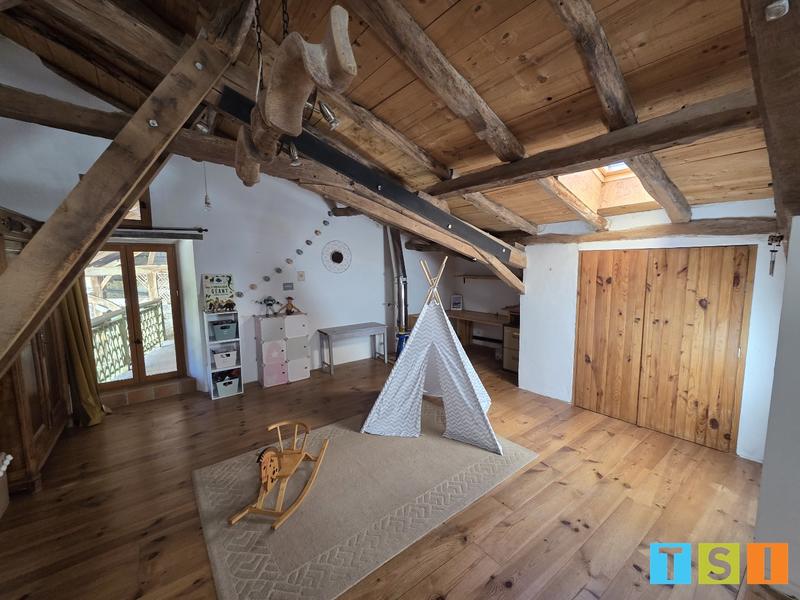 Maison - 230 m² - 7 pièces