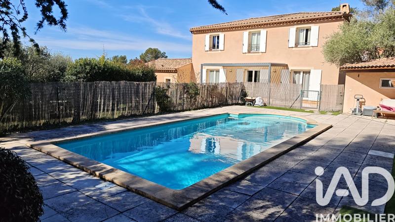 Maison - 200 m² - 7 pièces