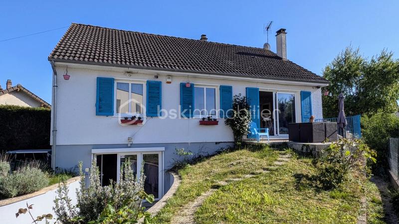 Maison - 95 m² - 5 pièces