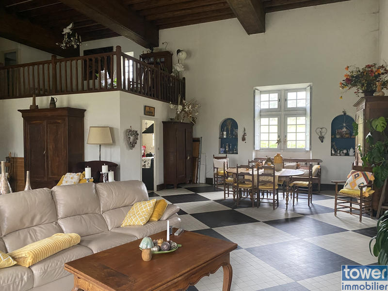 Propriété - 388 m² - 12 pièces