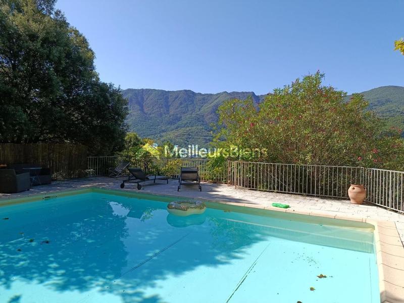 Maison - 204 m² - 8 pièces