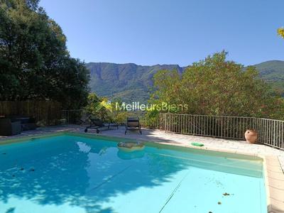 Maison - 204 m² - 8 pièces