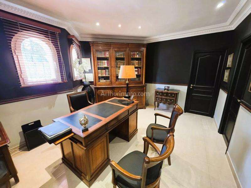Maison - 226 m² - 7 pièces