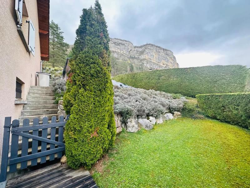 Maison - 286 m² - 9 pièces