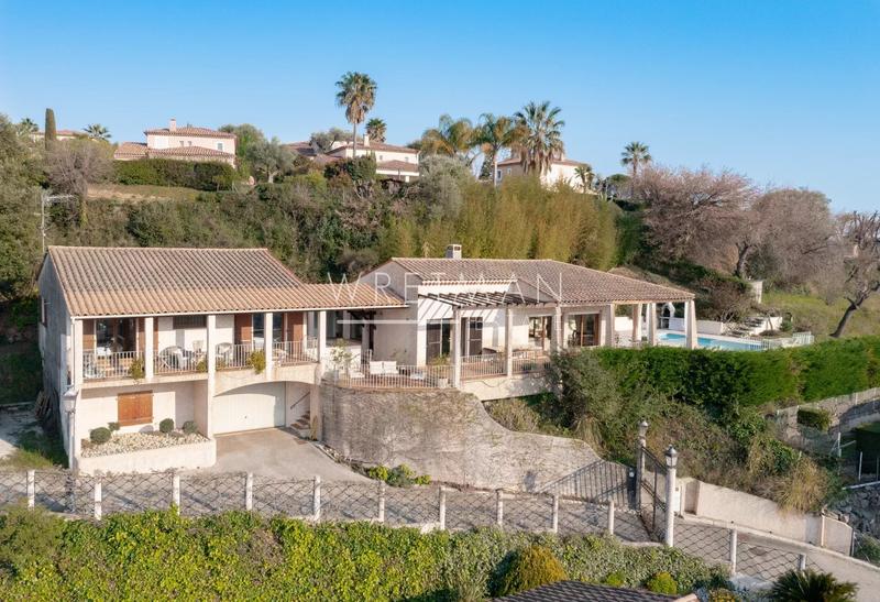 Maison - 269 m² - 9 pièces