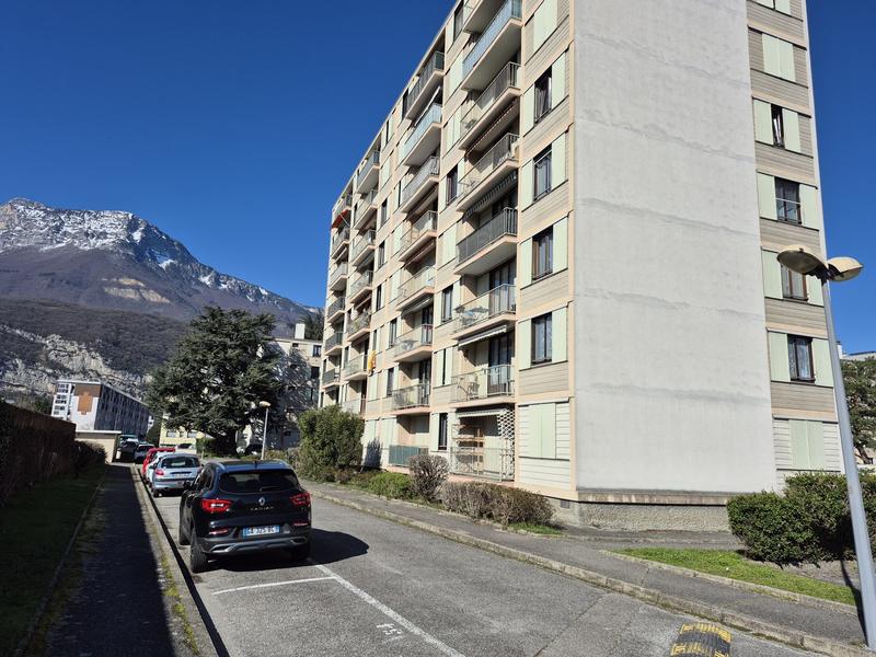 Appartement - 75 m² - 4 pièces