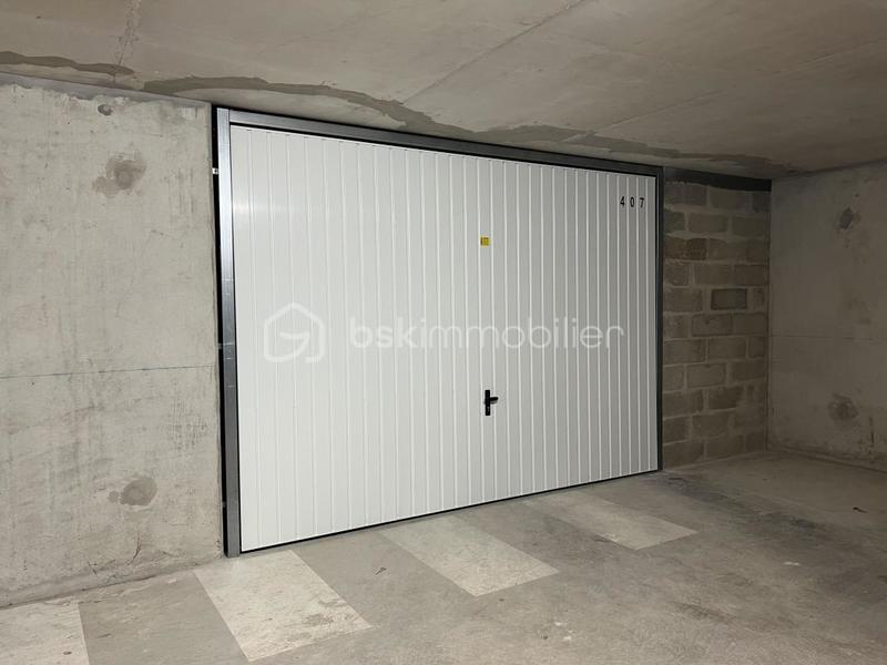 Parking / Garage - 167 m²