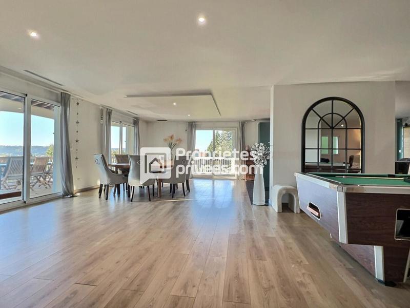 Maison - 308 m² - 9 pièces