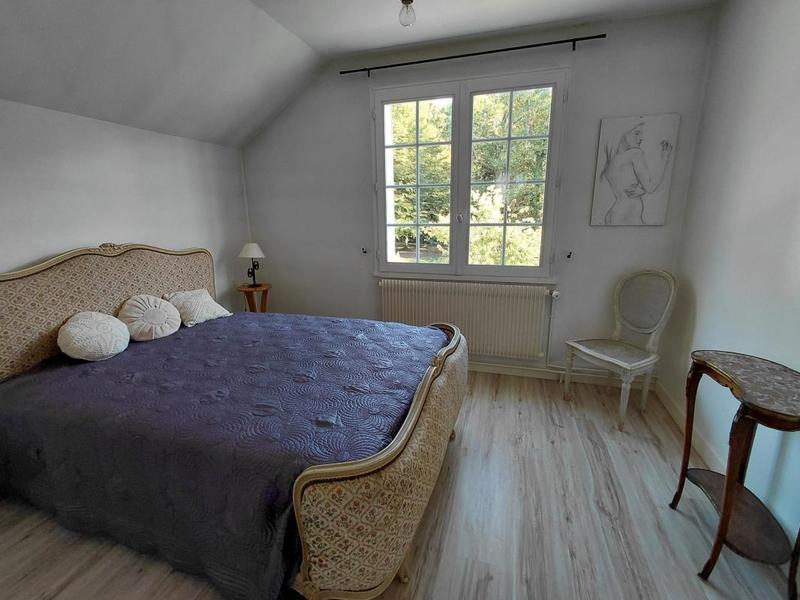 Maison - 1 325 m² - 5 pièces