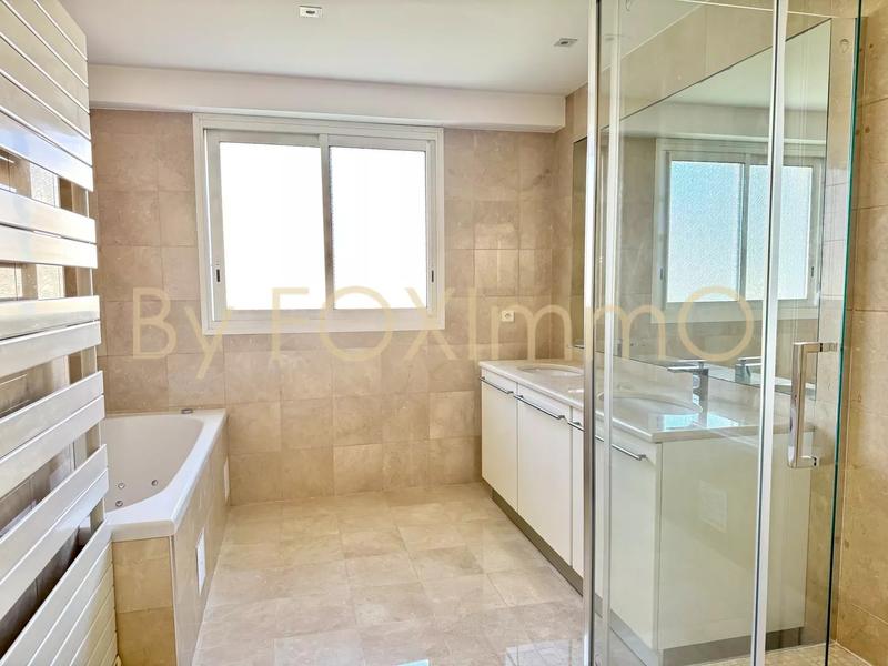 Maison - 240 m² - 6 pièces