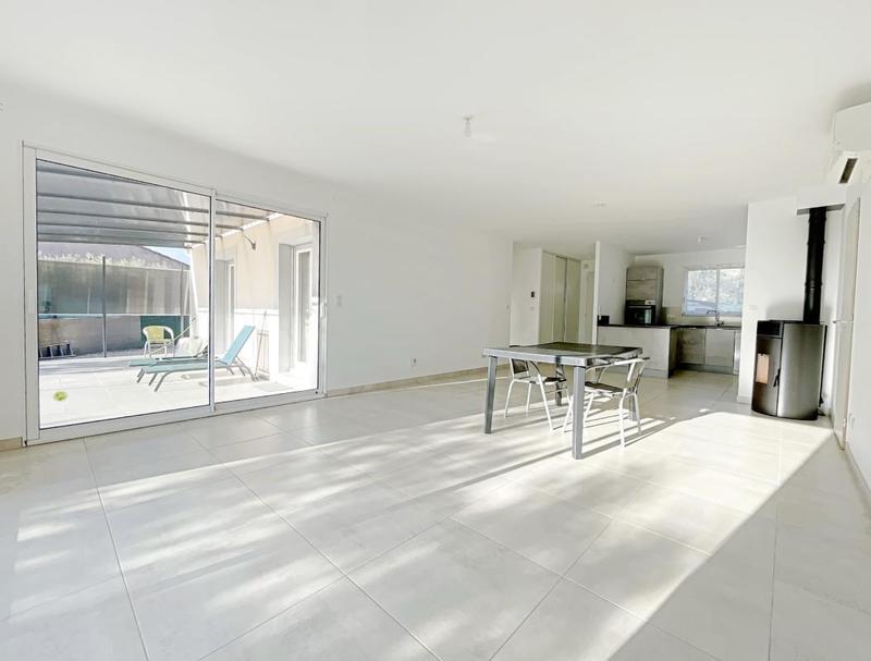 Maison - 93 m² - 5 pièces