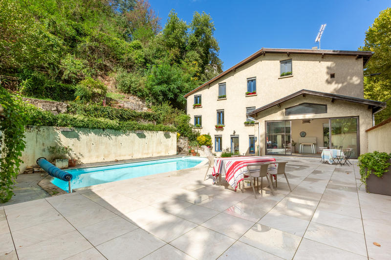 Maison - 245 m² - 7 pièces