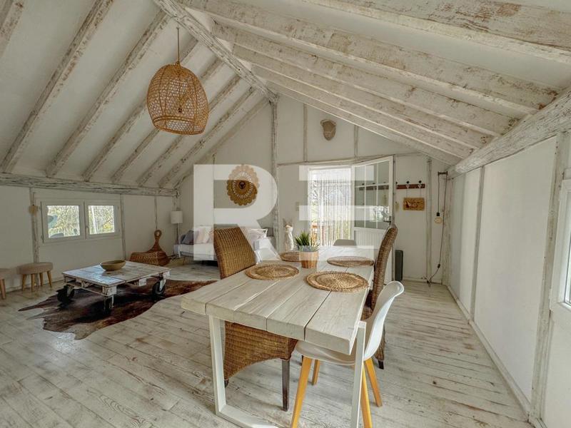 Maison - 165 m² - 9 pièces