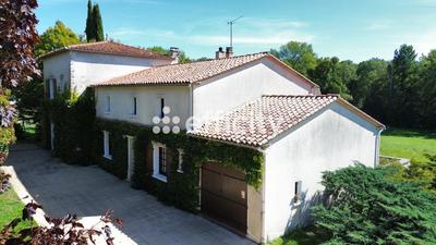 Villa - 235 m² - 8 pièces