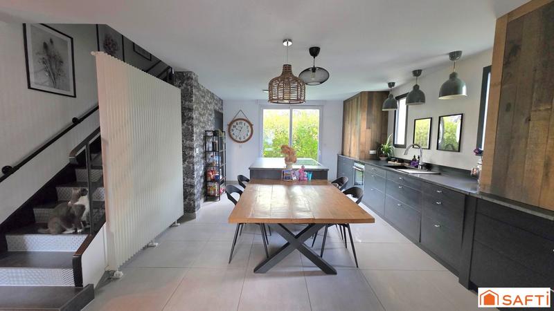 Maison - 180 m² - 7 pièces