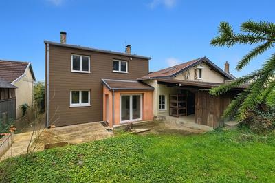 Maison traditionnelle - 138 m² - 6 pièces