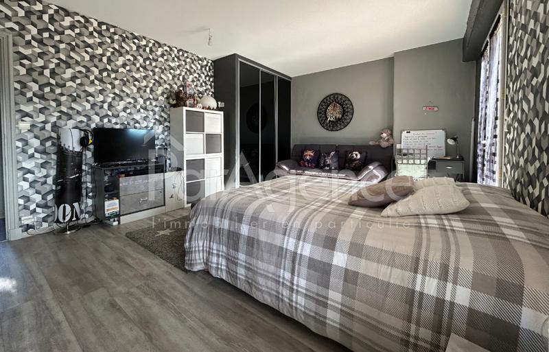 Maison - 246 m² - 6 pièces