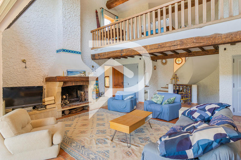 Maison - 380 m² - 10 pièces