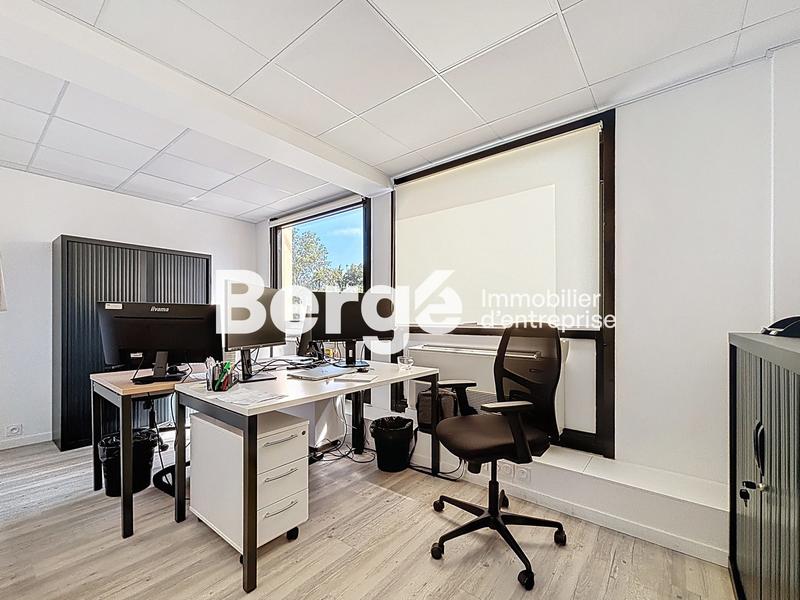 Bureau - 300 m² - 8 pièces