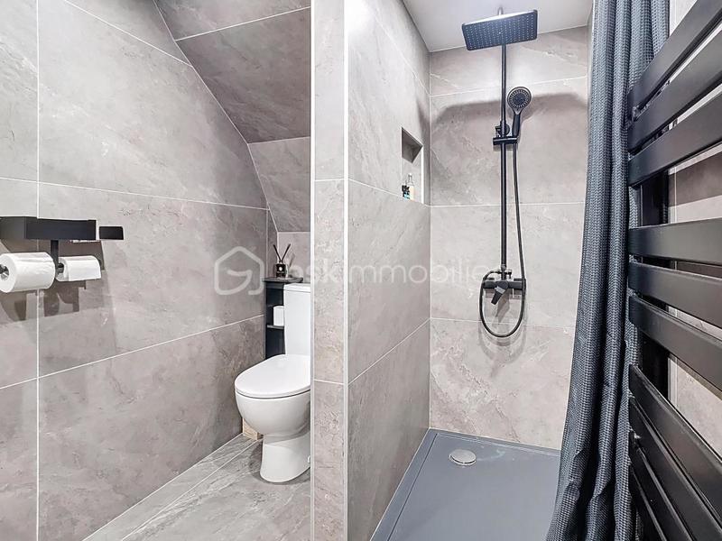 Maison - 202 m² - 6 pièces