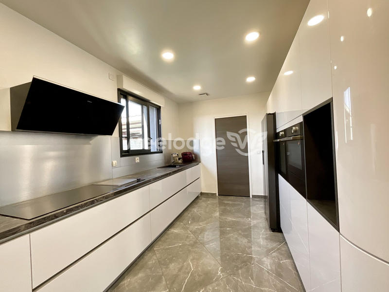 Villa - 260 m² - 9 pièces