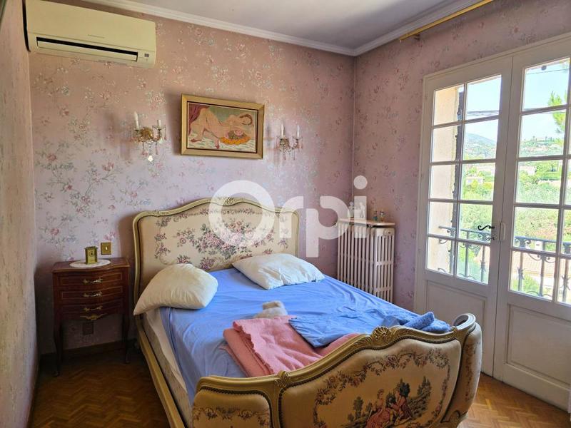 Villa - 205 m² - 6 pièces