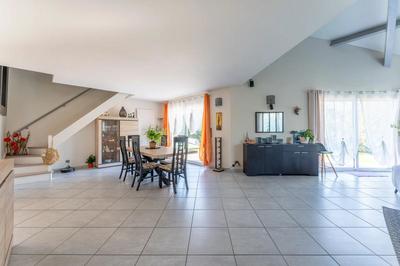 Maison - 196 m² - 6 pièces