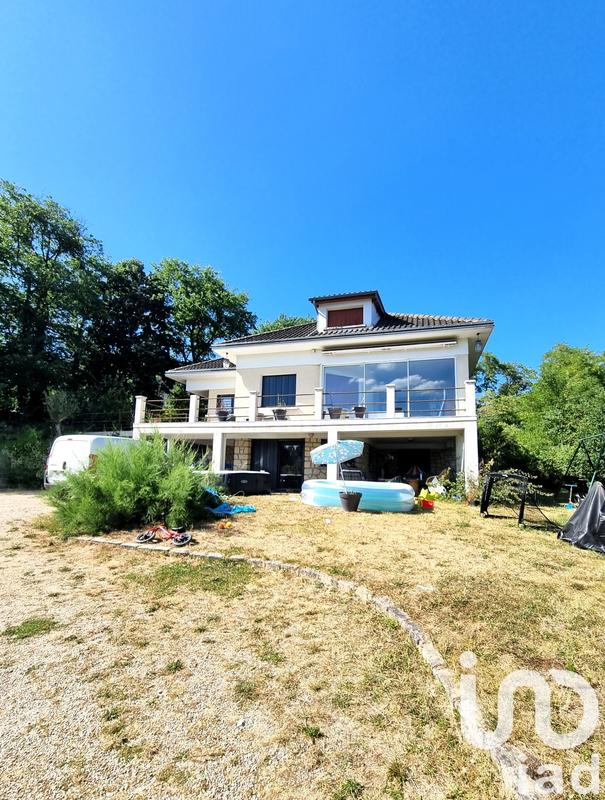 Maison - 275 m² - 10 pièces