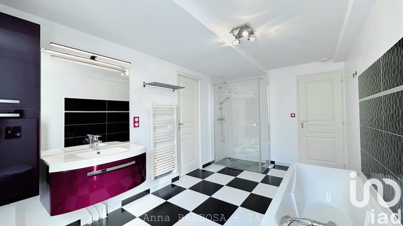 Maison - 361 m² - 7 pièces