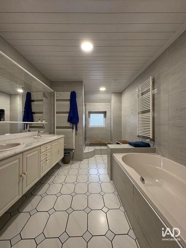 Maison - 184 m² - 5 pièces