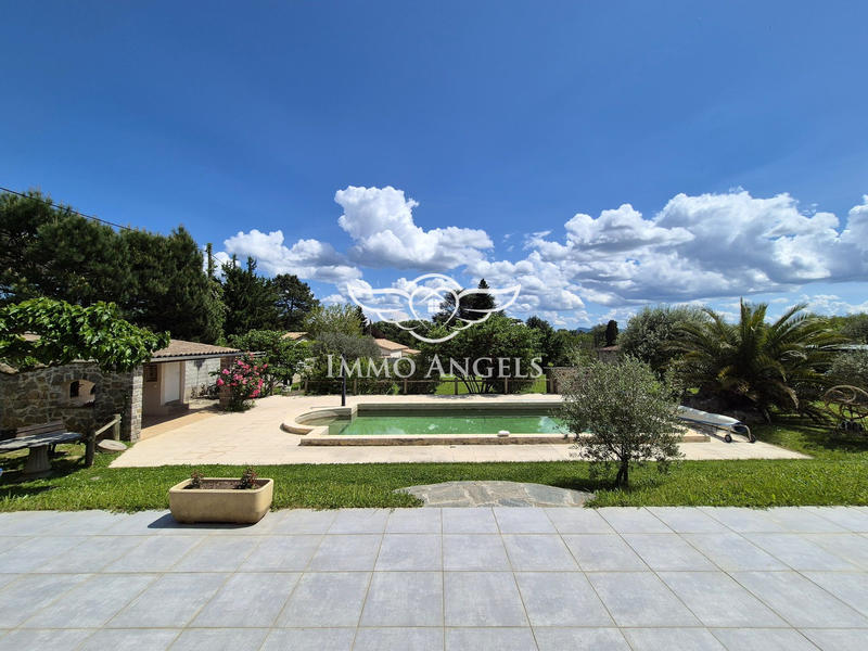 Maison - 137 m² - 6 pièces