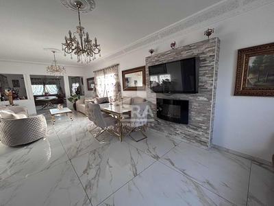 Maison - 175 m² - 8 pièces