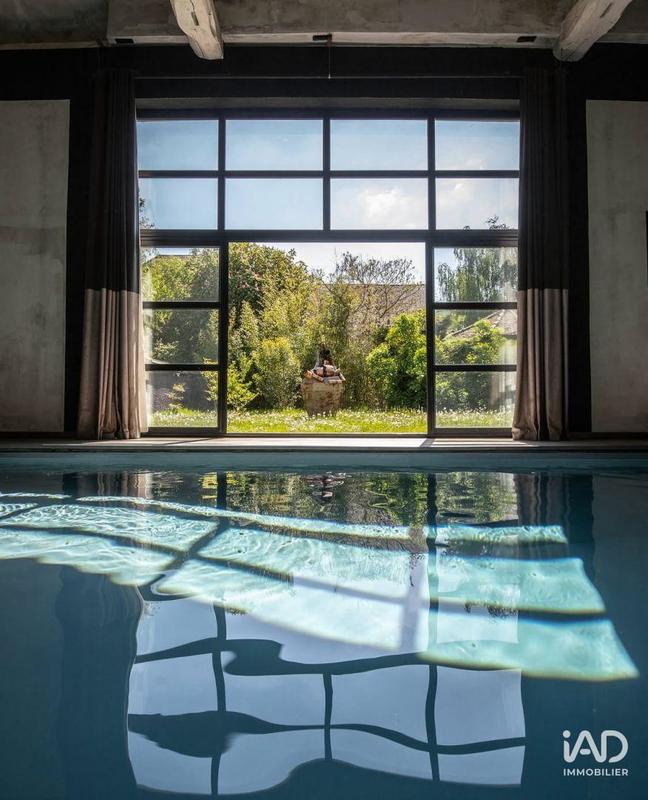 Maison - 1 044 m² - 15 pièces