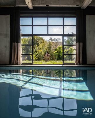 Maison - 1 044 m² - 15 pièces