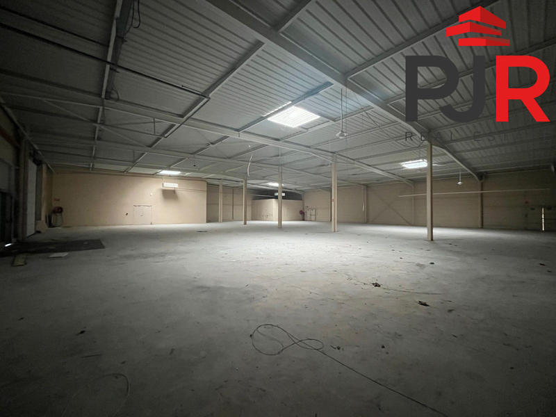 Local d'activités - 1 194 m²