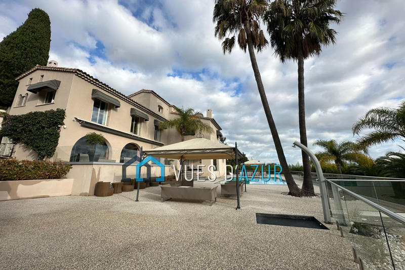 Propriété - 760 m² - 10 pièces