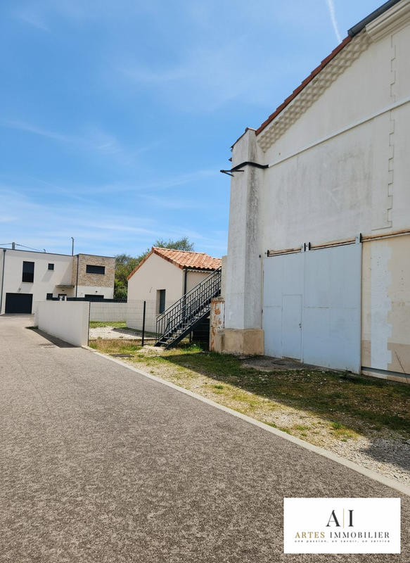 Parking / Garage - 305 m²