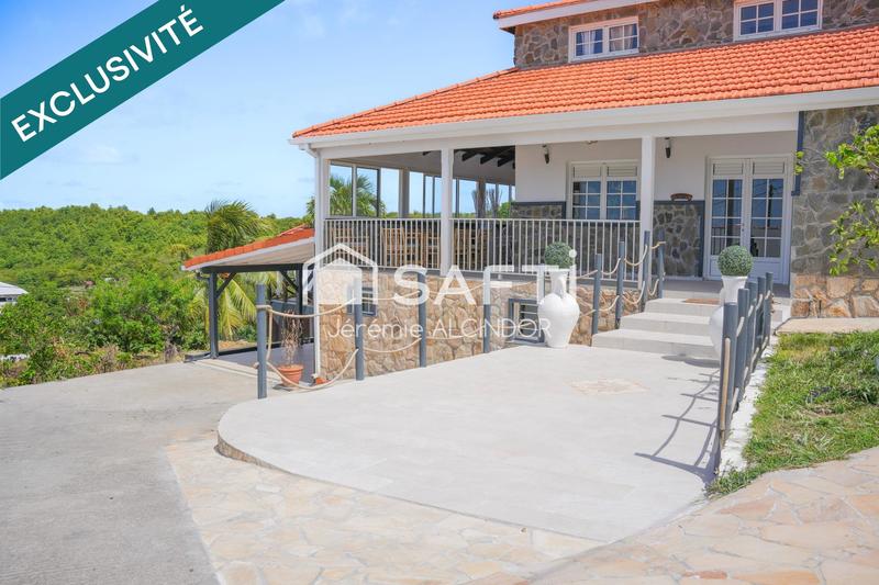 Maison - 230 m² - 8 pièces