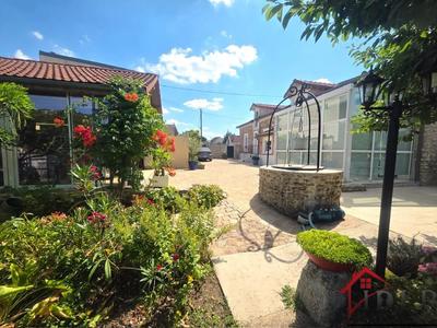 Corps de ferme - 252 m² - 7 pièces