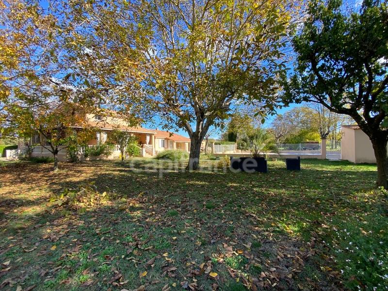 Propriété - 240 m² - 10 pièces