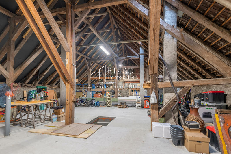 Maison - 326 m² - 11 pièces