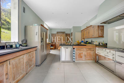 Maison - 410 m² - 10 pièces