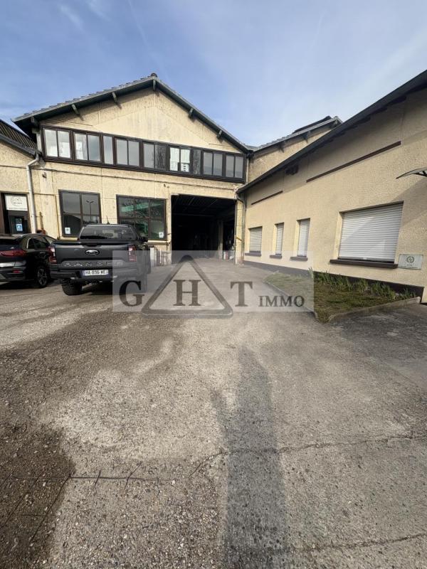 Entrepôt - 874 m²
