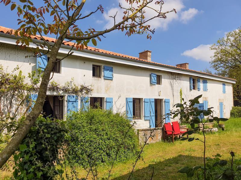 Maison en pierre - 177 m² - 7 pièces